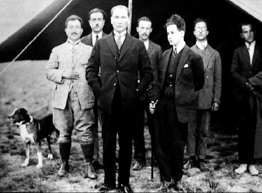 Atatürk’ün foks ile Görüntülendiği Anlardan Kareler...